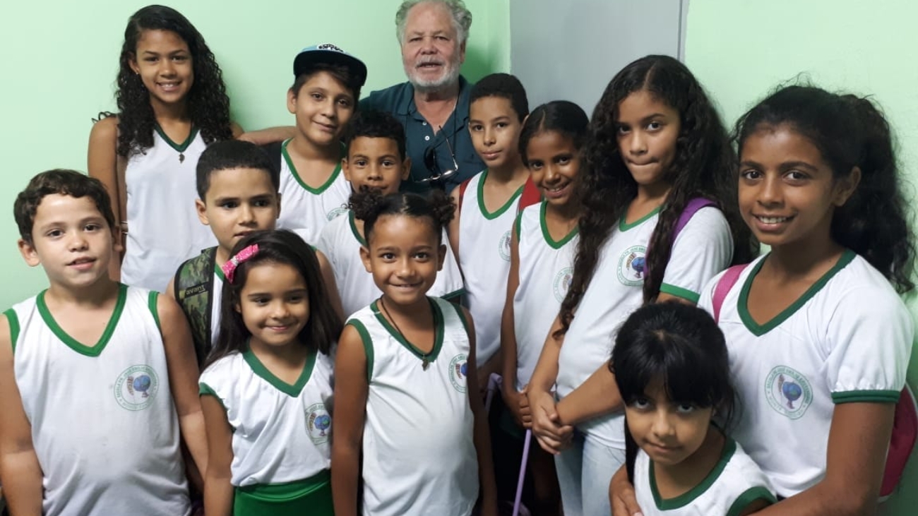 Monte Santo students w Brazilian sponsors